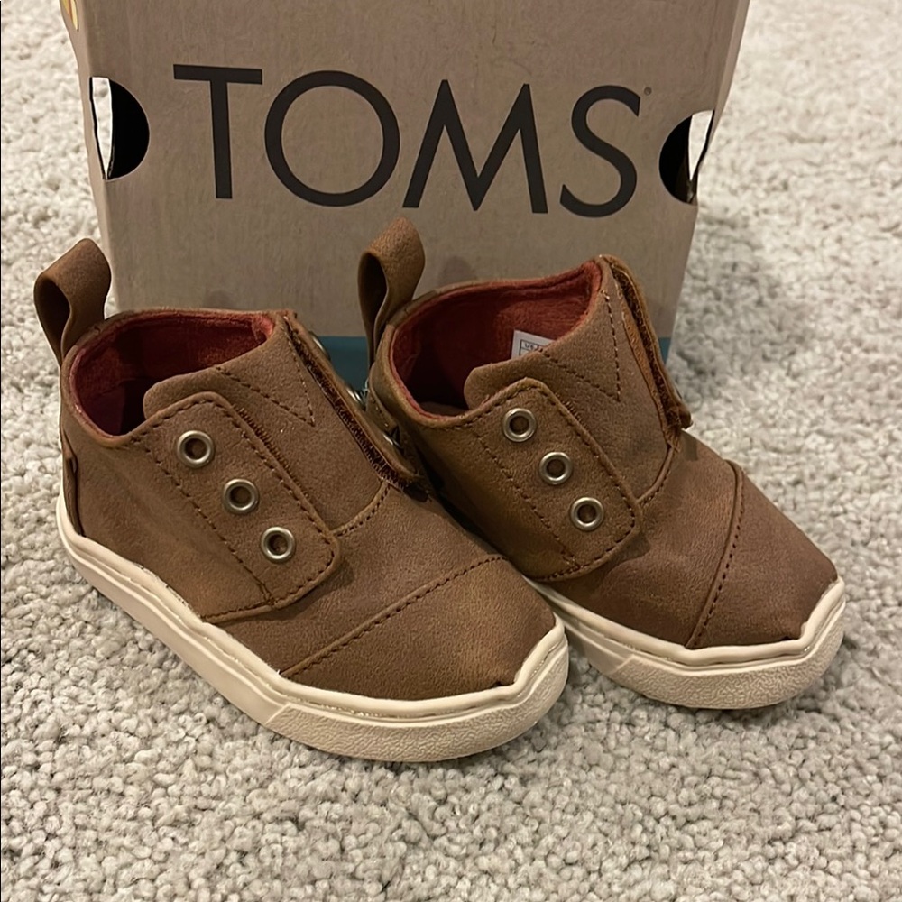 TOMS Kids Brown Shoes Size 4
